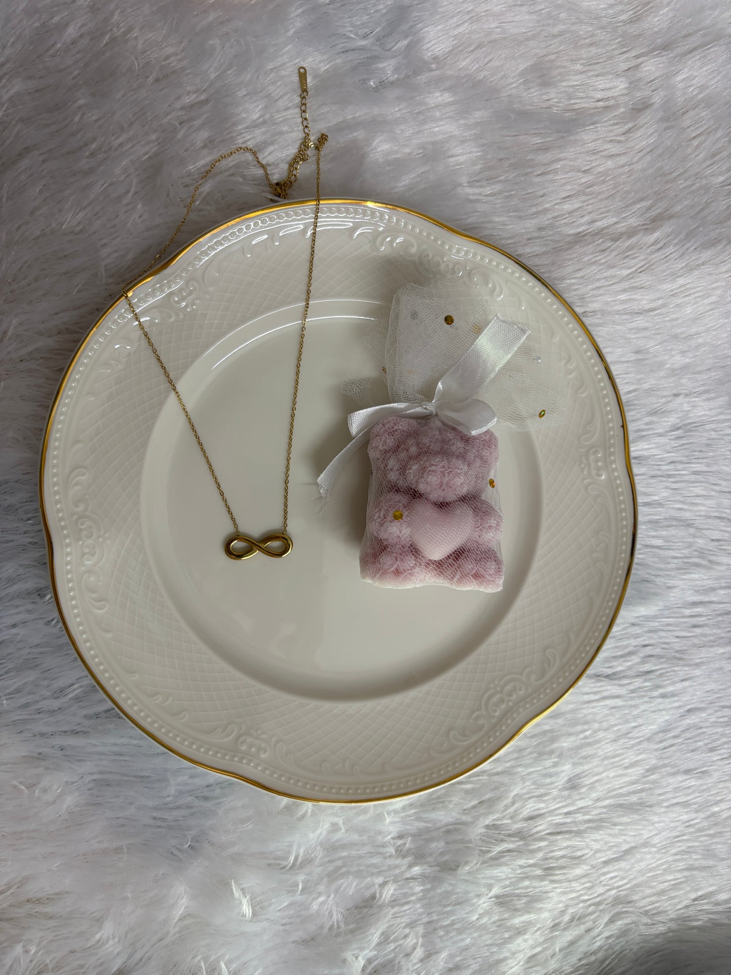 Anti tarnish infinity pendant necklace with candle hamper by Ridhapearls