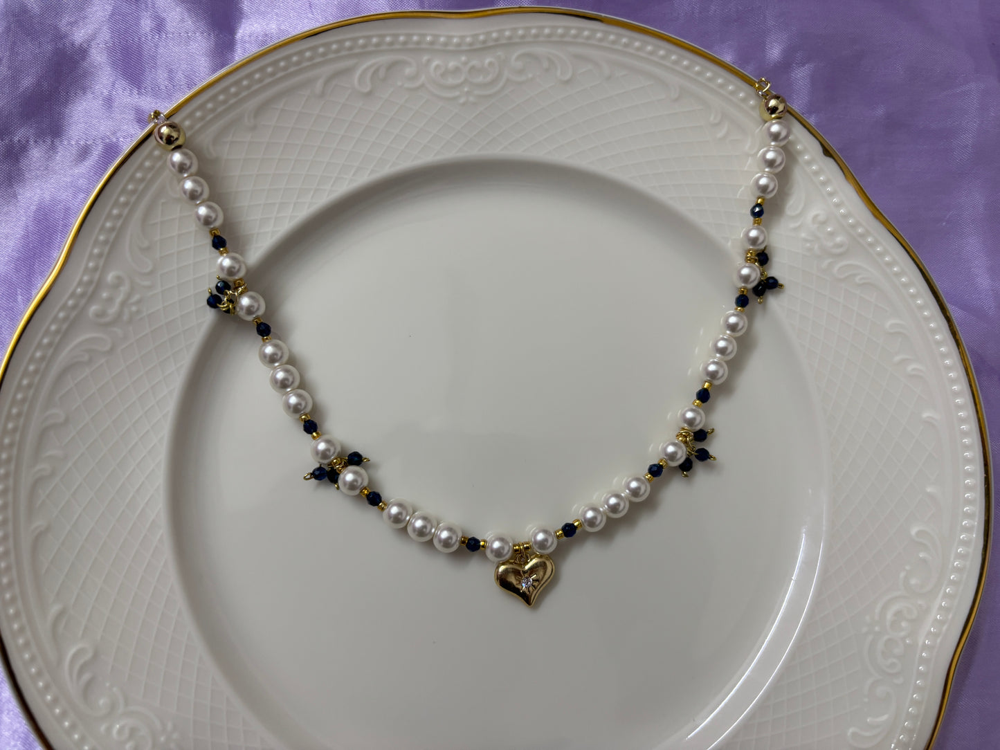 Elegant necklace and bracelet set