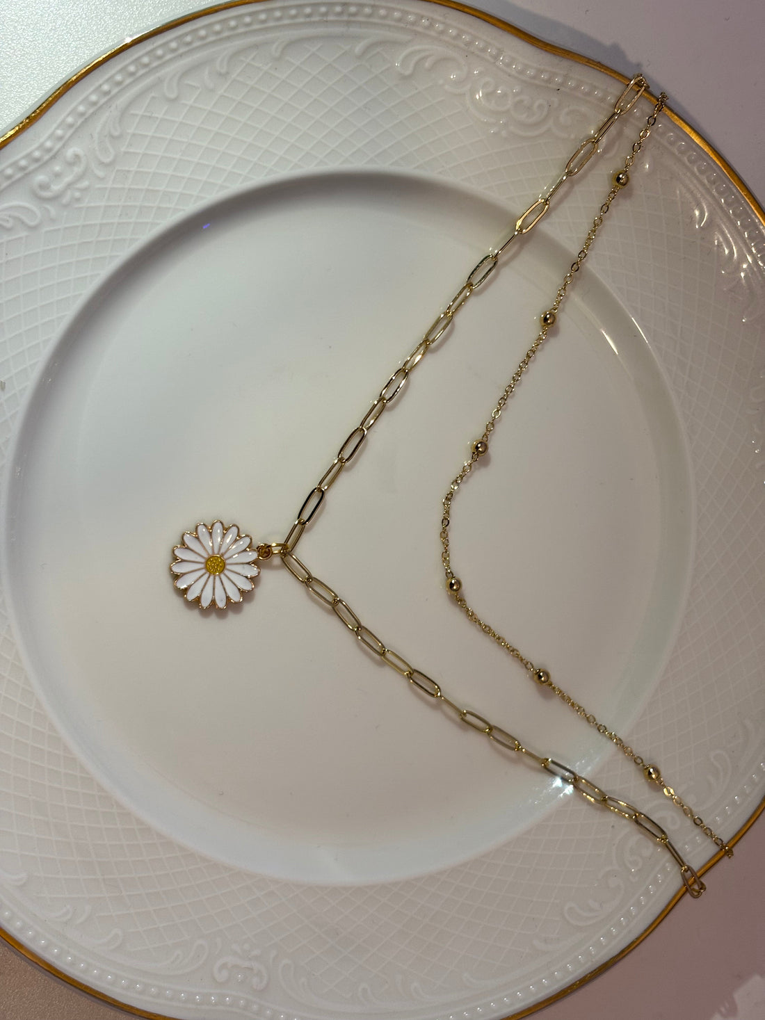 Daisy pendant necklace 
