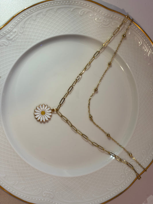 Daisy pendant necklace 