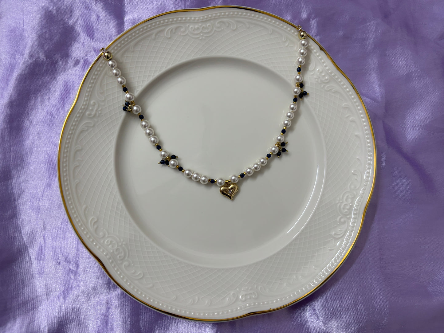 Elegant necklace and bracelet set