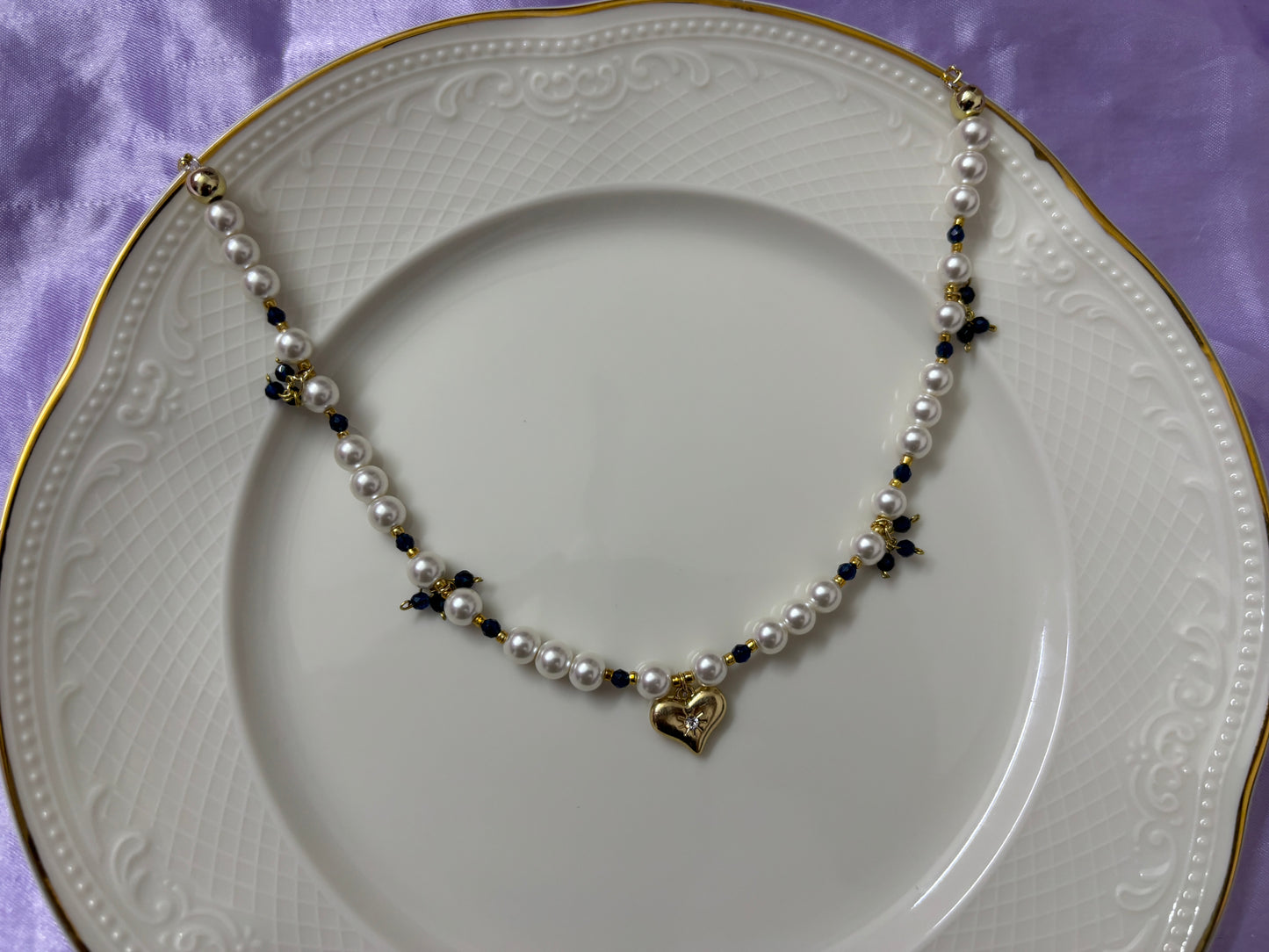 Elegant necklace and bracelet set
