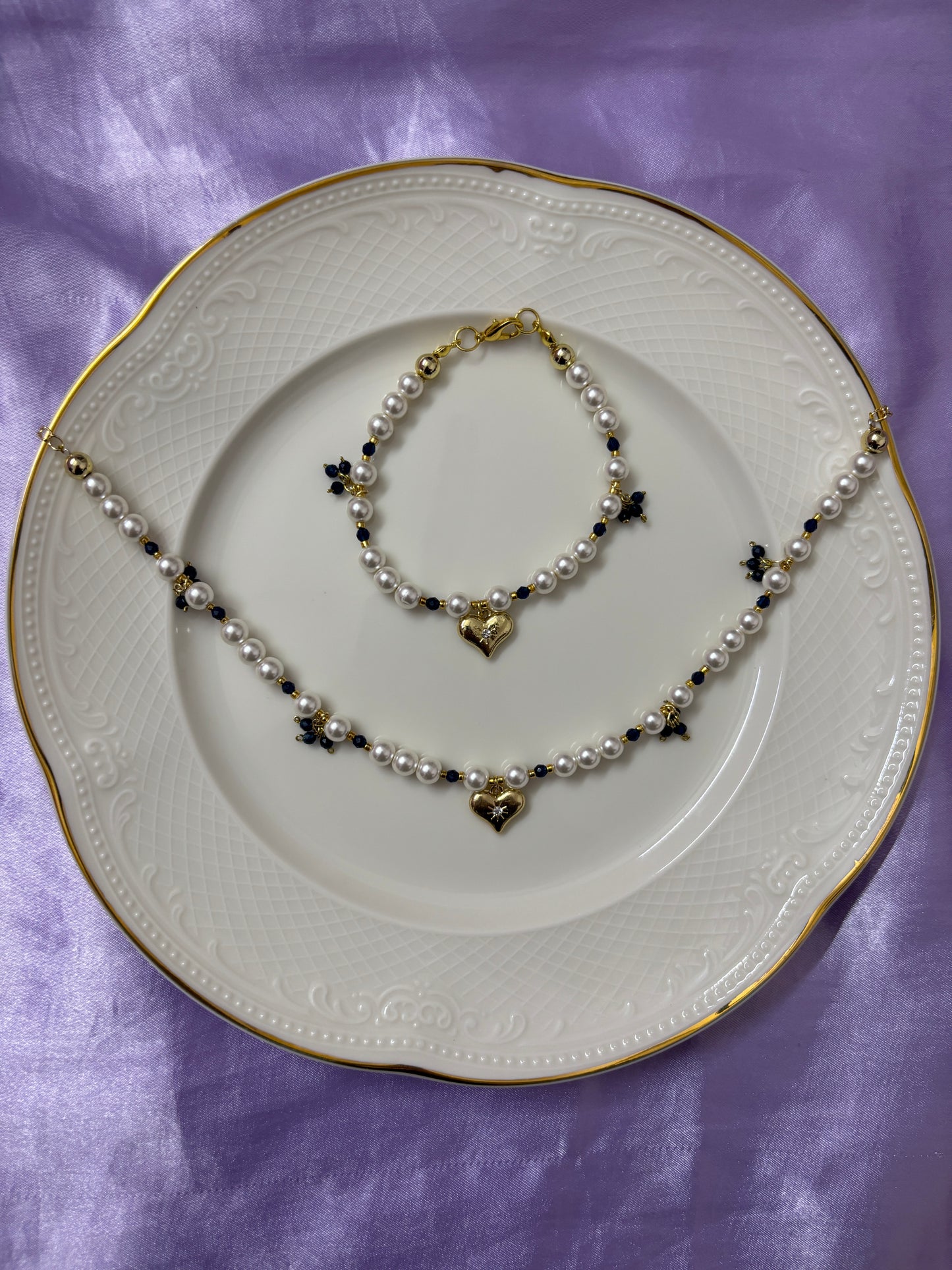 Elegant necklace and bracelet set