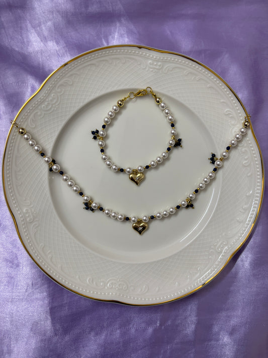 Elegant necklace and bracelet set