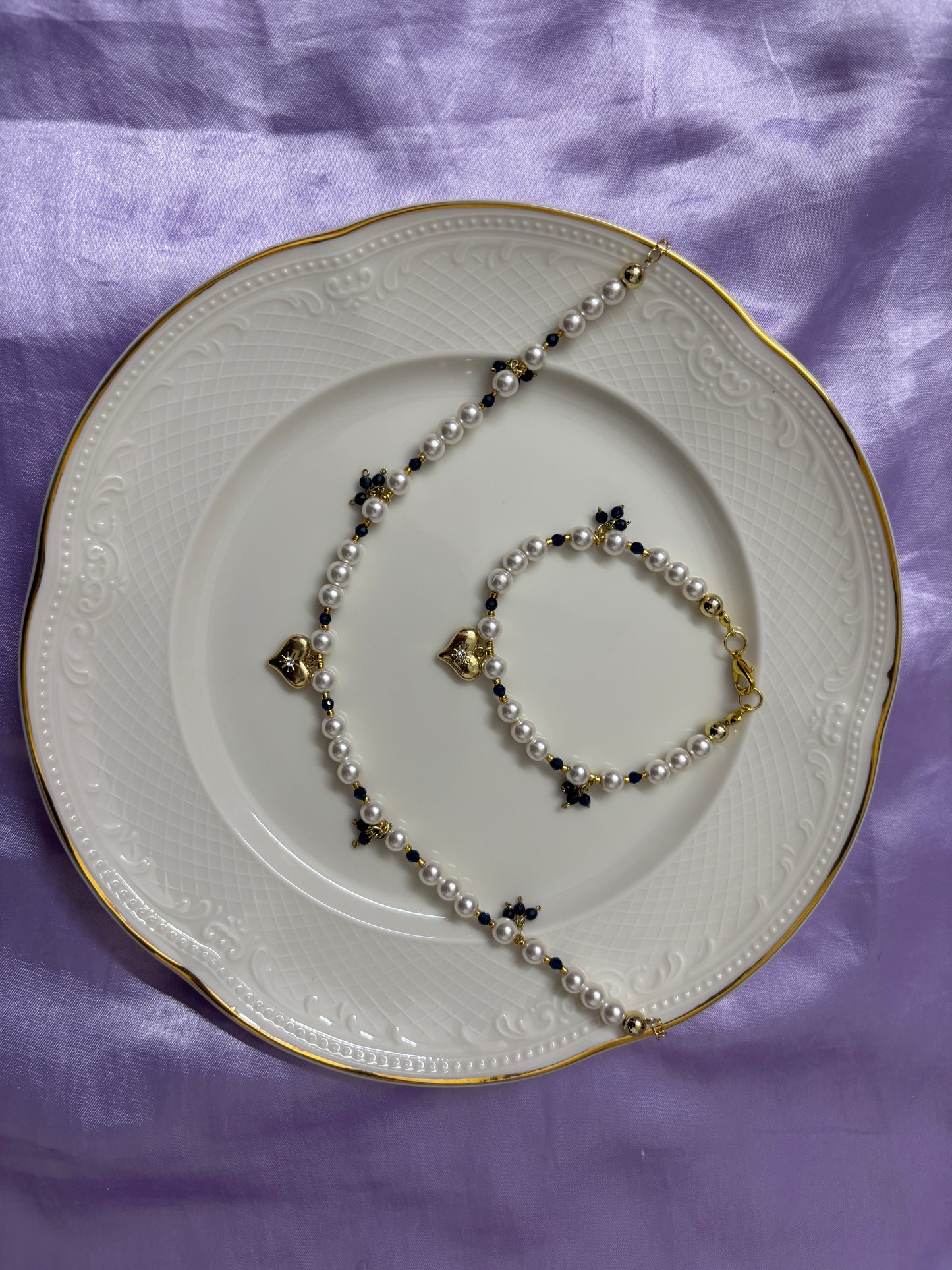 Elegant necklace and bracelet set