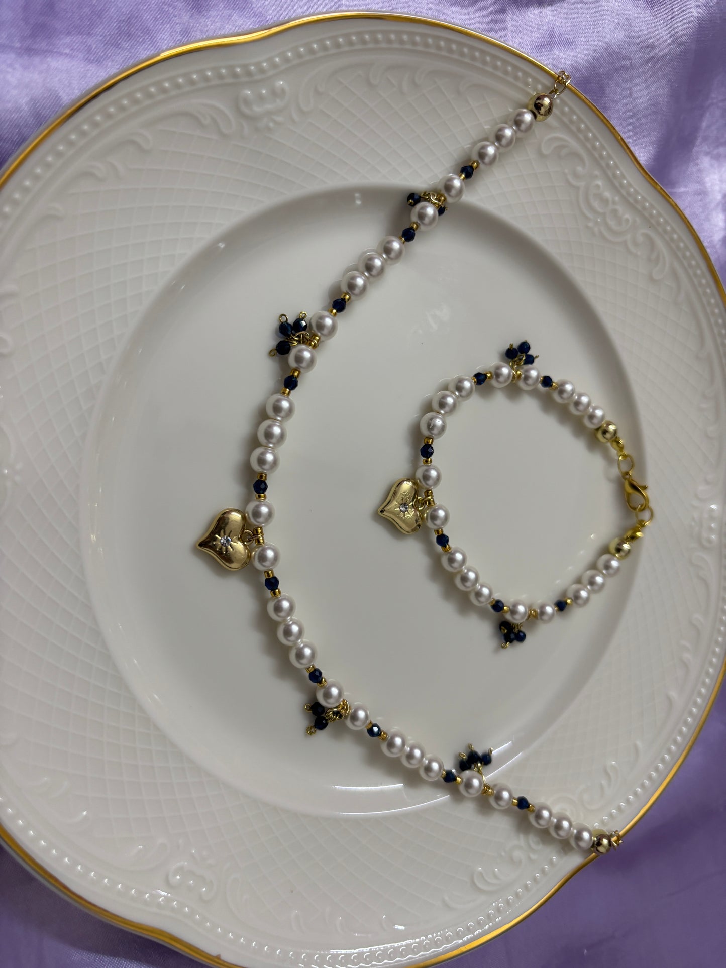 Elegant necklace and bracelet set