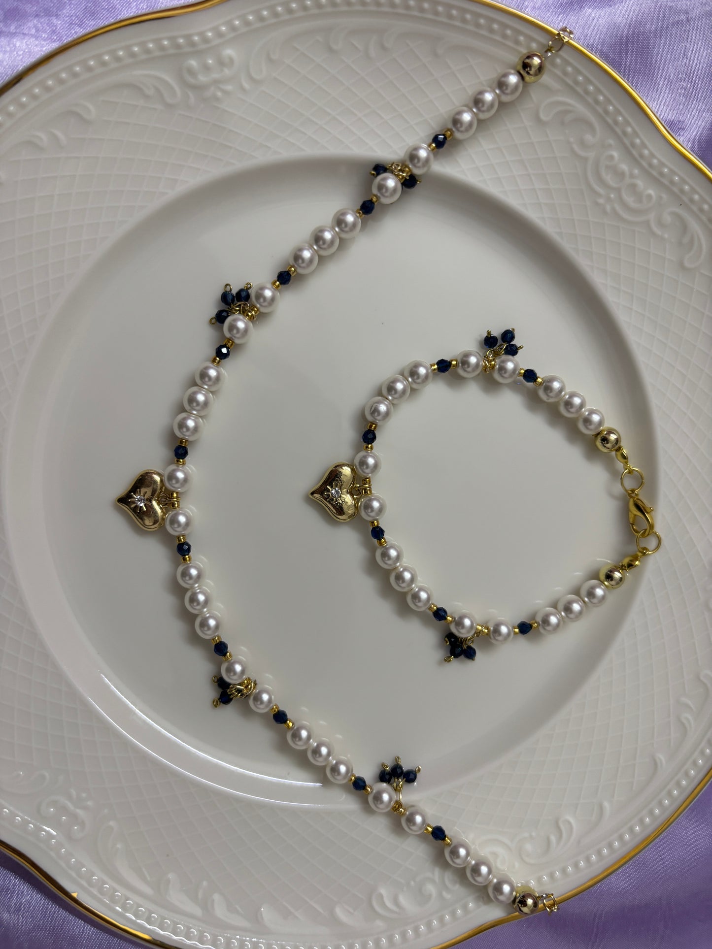 Elegant necklace and bracelet set