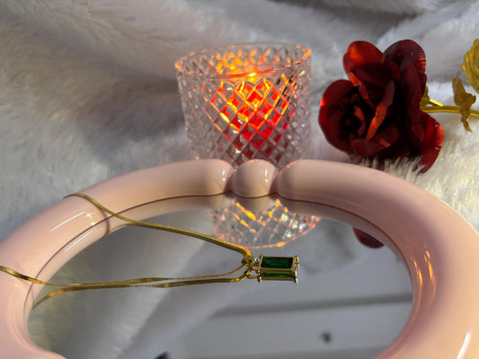 Green Stone Locket Pendant with Anti-Tarnish Chain for Women | Elegant Jewellery – RidhaPearls