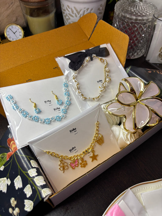 Floral Jewellery Gift Combo for Women | Floral Pendant Set, Charm Bracelet, Floral Beads Bracelet, Clutcher & Scrunchy – RidhaPearls